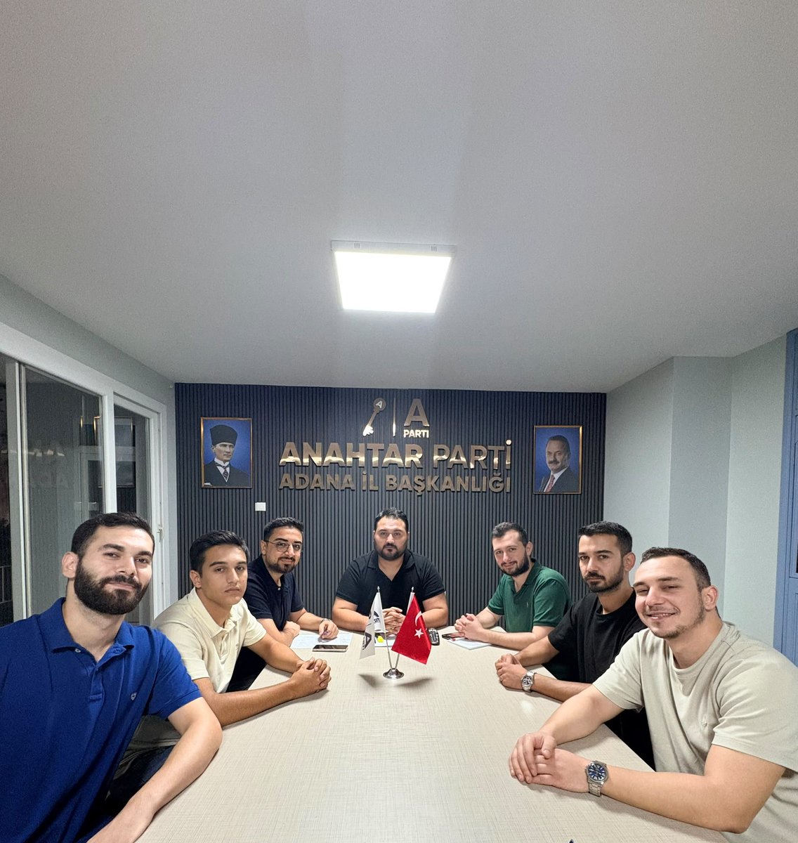apartigenclik01's tweet photo. Anahtar Parti Adana İl Gençlik Kolları olarak bugün gerçekleştirdiğimiz toplantımızda, gençlik çalışmalarımızı, teşkilatımızın hedeflerini ve önümüzdeki süreçte atacağımız adımları değerlendirdik.

Birlikte düşünüyor, birlikte üretiyor, birlikte çalışıyoruz. 🇹🇷🔑

#AnahtarGençlik https://t.co/peulRVIT19