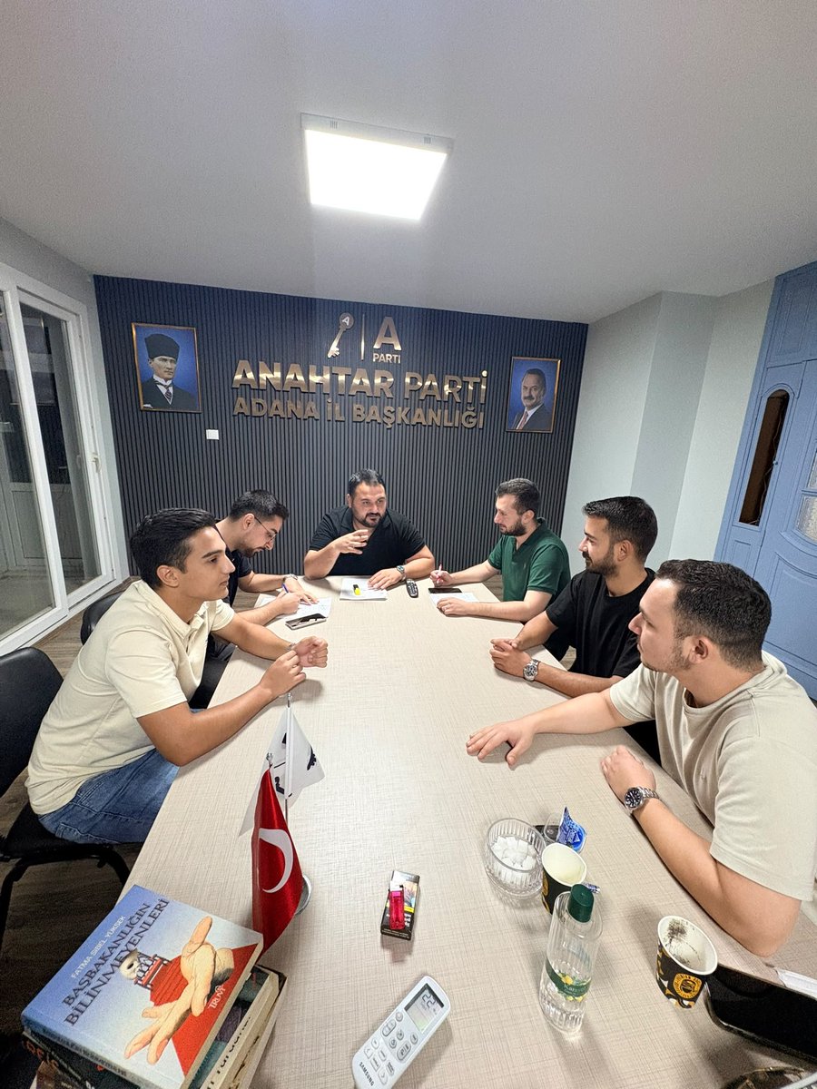 apartigenclik01's tweet photo. Anahtar Parti Adana İl Gençlik Kolları olarak bugün gerçekleştirdiğimiz toplantımızda, gençlik çalışmalarımızı, teşkilatımızın hedeflerini ve önümüzdeki süreçte atacağımız adımları değerlendirdik.

Birlikte düşünüyor, birlikte üretiyor, birlikte çalışıyoruz. 🇹🇷🔑

#AnahtarGençlik https://t.co/peulRVIT19