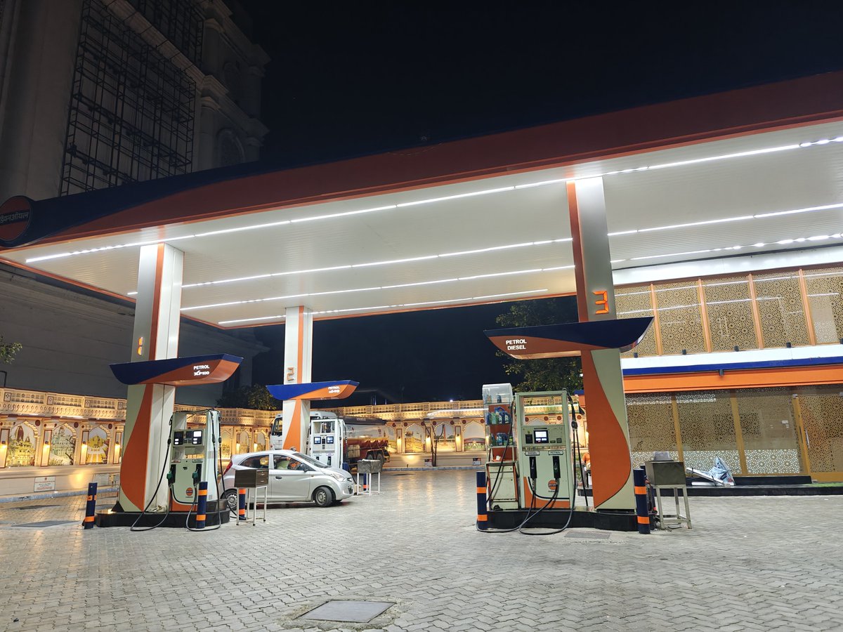 SaurabhAgg24's tweet photo. @IndianOilcl @IndianOil_Delhi At your Irwin Road Service Station, Lock No. 113, Baba Kharak Singh Marg, New Delhi, the loudspeaker is repeatedly announcing that my vehicle’s PUC is expired. My PUC has already been renewed and the official Parivahan portal shows it as VALID. https://t.co/o7XwqFs0pc