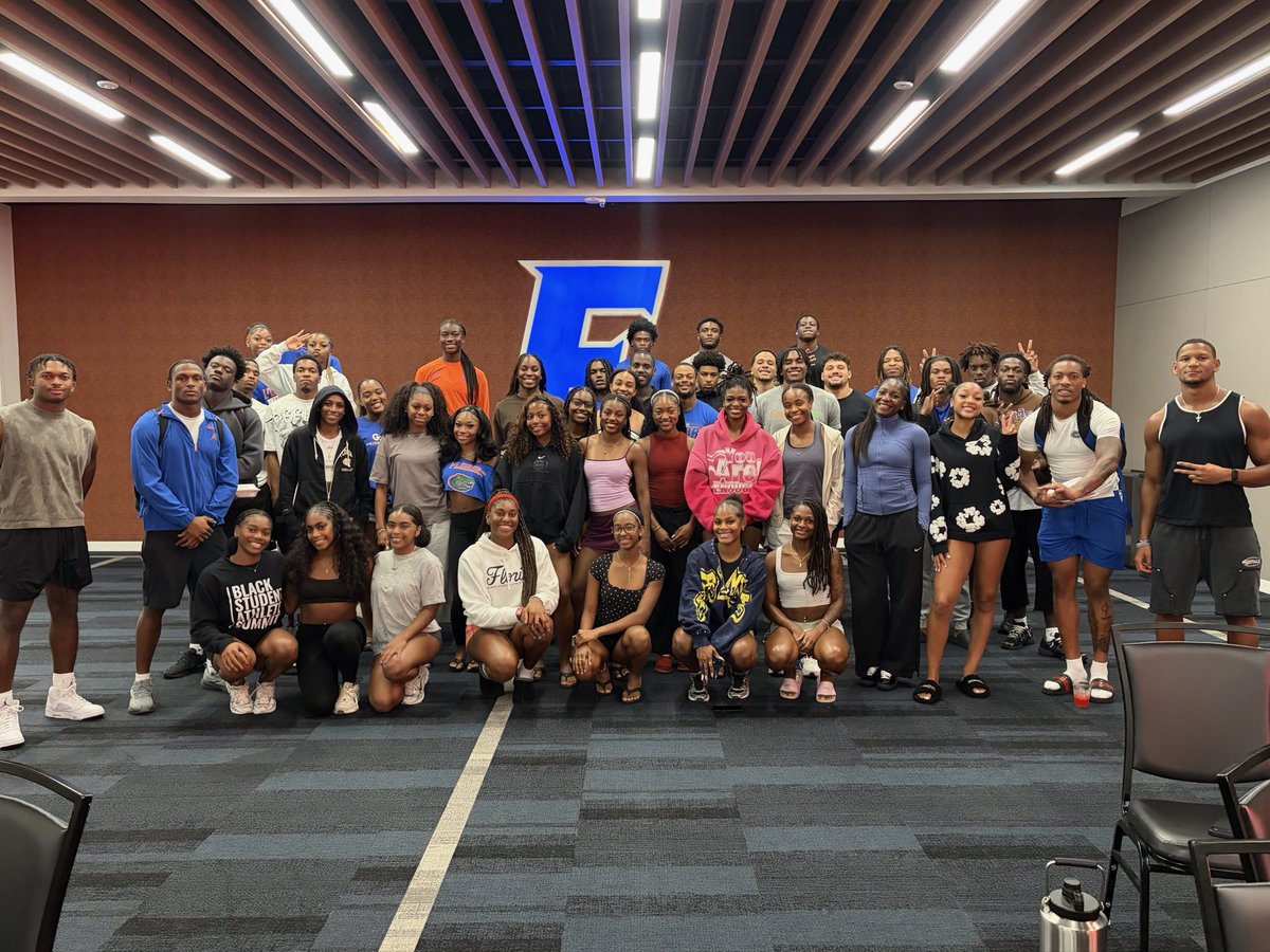 GatorsExp's tweet photo. This week, BSAC gathered to set shared goals, exchange ideas for engagement and lay the groundwork for meaningful initiatives for the year ahead 🤎✍️ https://t.co/gcnBtDXYYb