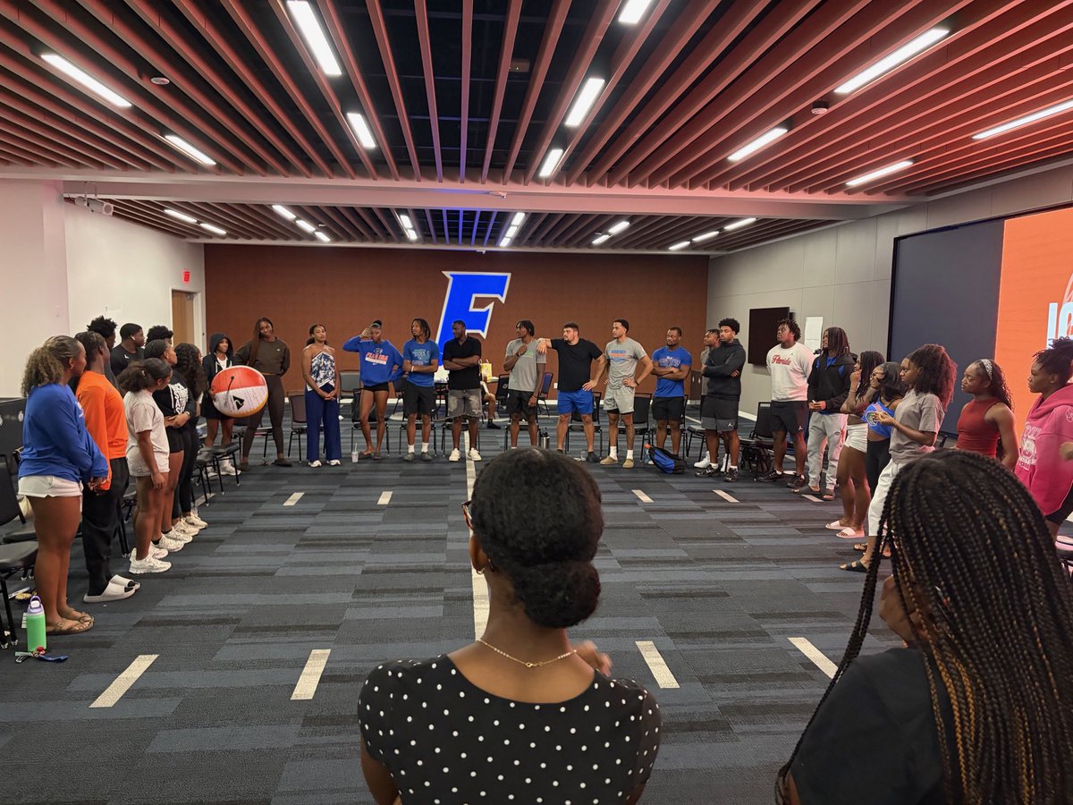 GatorsExp's tweet photo. This week, BSAC gathered to set shared goals, exchange ideas for engagement and lay the groundwork for meaningful initiatives for the year ahead 🤎✍️ https://t.co/gcnBtDXYYb