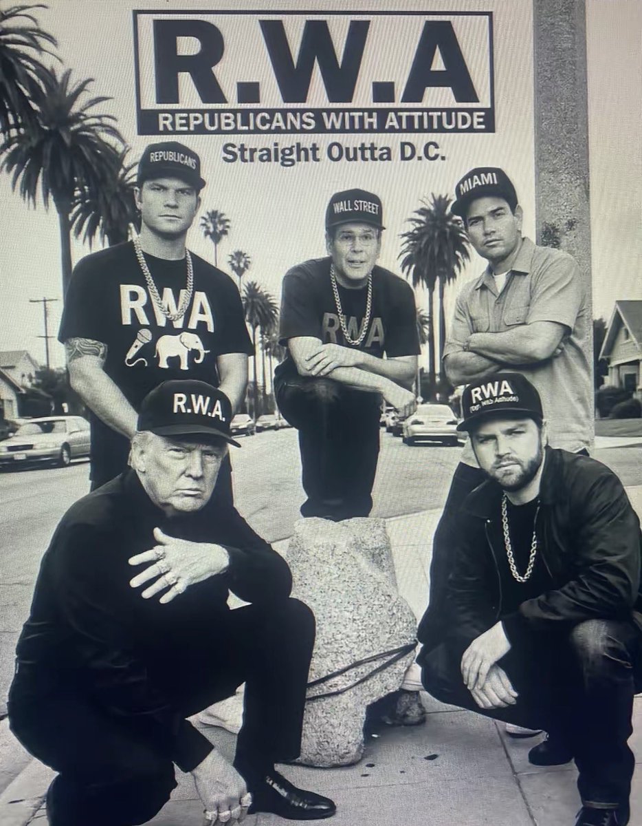 DCTRUMPNEWS's tweet photo. @PapiTrumpo My FAVORite Homies Rappin' !!! 😎😉🤣😂💯💪🎶🎤 https://t.co/J1Mk1EYYPB