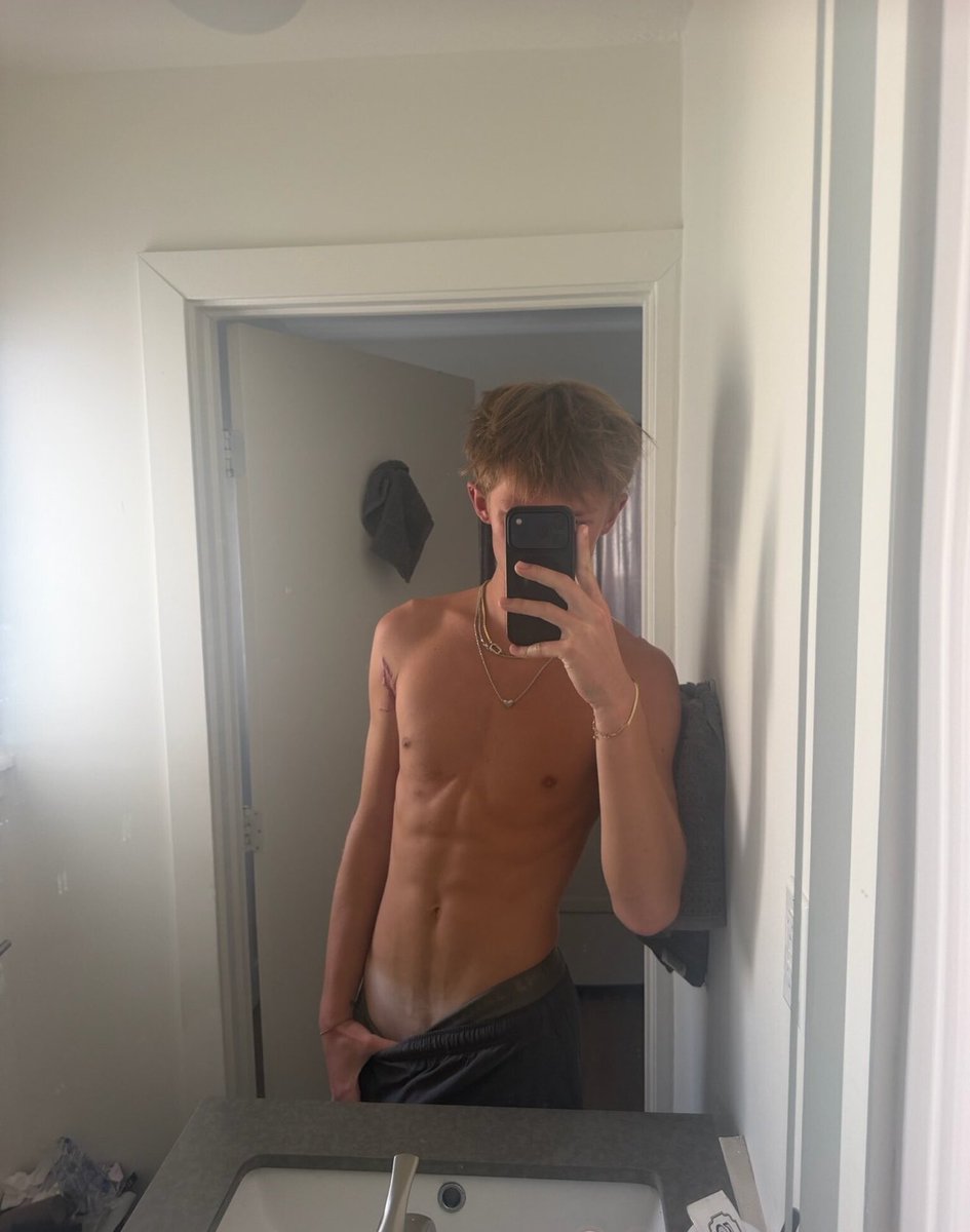 bradenlove23's tweet photo. does anyone wanna be moots #mlm https://t.co/5iN8ivDQgb