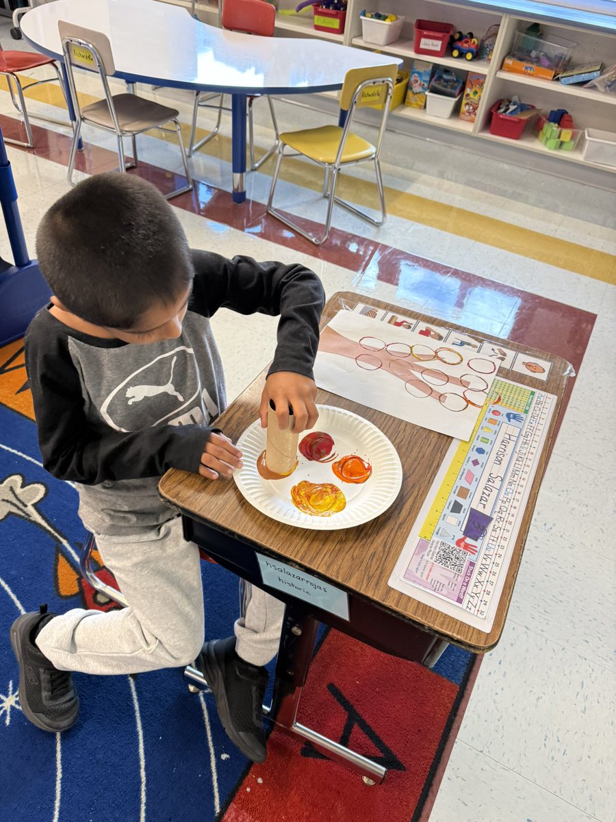 Richardella_FLC's tweet photo. Getting ready for Fall with our Fun Friday craft! https://t.co/VQOiOqybNJ