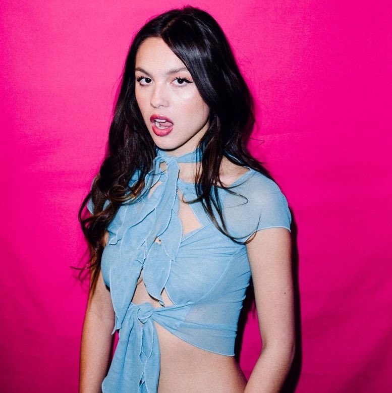 RodrigoTimes's tweet photo. Olivia Rodrigo and ADÉLA are the only Gen Z female artists with multiple songs in Spotify Global’s Top 5 simultaneously this year. https://t.co/6ZVHZlEtE4