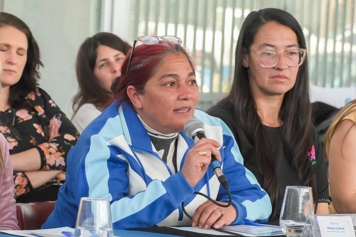 OpisuPba's tweet photo. 📌 El encuentro permitió recuperar junto a referentes de Quilmes, La Matanza, Luján y Lanús, las experiencias y saberes construidos, poniendo en común los desafíos que atraviesan los barrios populares y las estrategias de cuidado y acompañamiento de las nuevas generaciones. https://t.co/PzX94vAYhJ