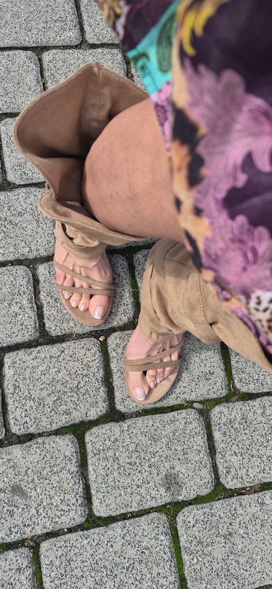 thequeenmomx's tweet photo. piątkowy wieczór czas zacząć. jak oceniacie ten look na start weekendu? https://t.co/F3O7yNZUCp