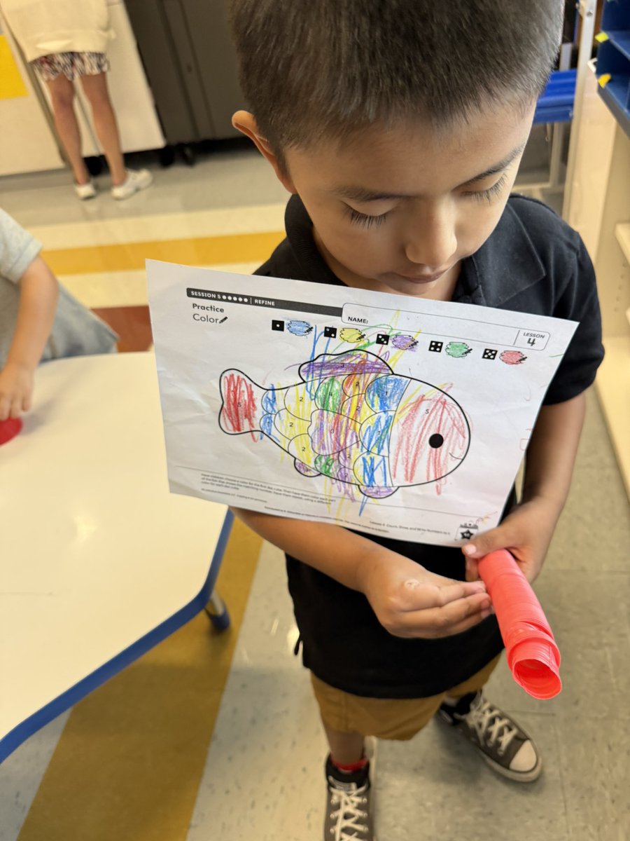 Richardella_FLC's tweet photo. Using a number key to 5 to color our fish! https://t.co/f0A6wIg9Bj