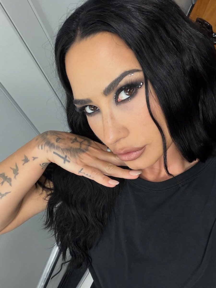 portallovato's tweet photo. LINDA! 🖤

📸 | Demi Lovato via Instagram. https://t.co/0aSpMP8gNO