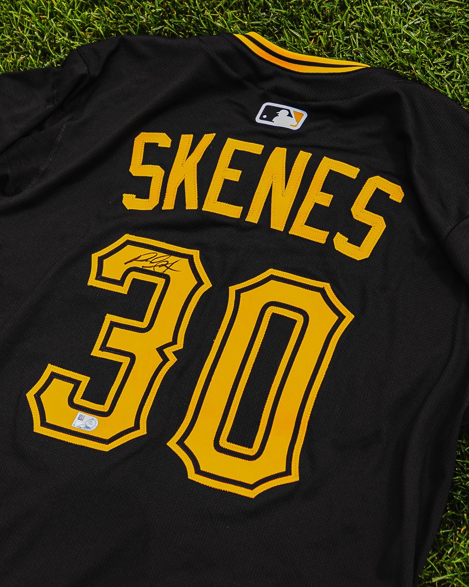 Pirates tweet picture
