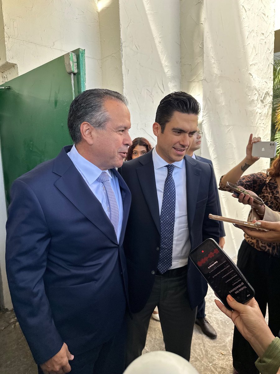 JorgeRoHe's tweet photo. Ya estamos en Hermosillo, Sonora, con nuestro alcalde @tonoastiazaran. 🙌🏻🔵

Listos para su segundo informe de trabajo. 🇲🇽 https://t.co/65nKdIZah1
