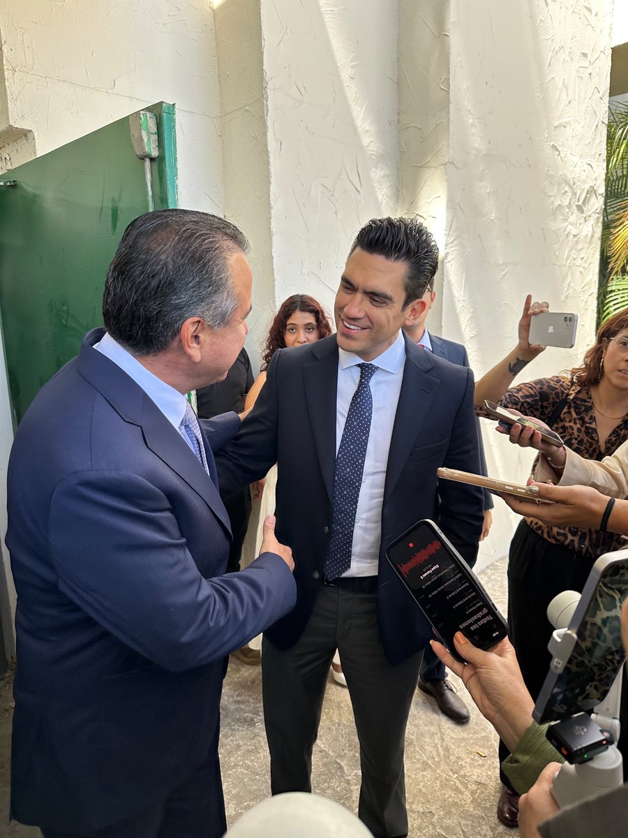 JorgeRoHe's tweet photo. Ya estamos en Hermosillo, Sonora, con nuestro alcalde @tonoastiazaran. 🙌🏻🔵

Listos para su segundo informe de trabajo. 🇲🇽 https://t.co/65nKdIZah1