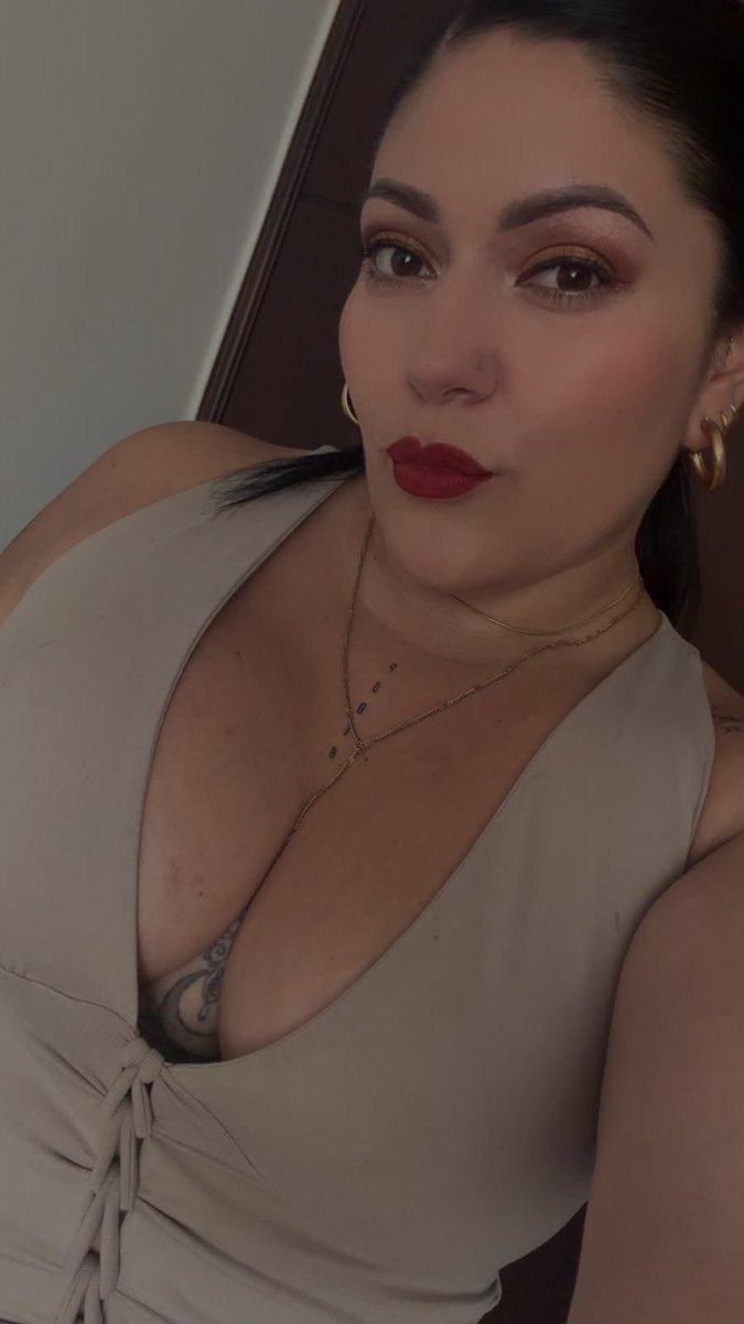 Julianayfelipe4's tweet photo. Feliz viernes 💋 https://t.co/rq9sJbioNJ
