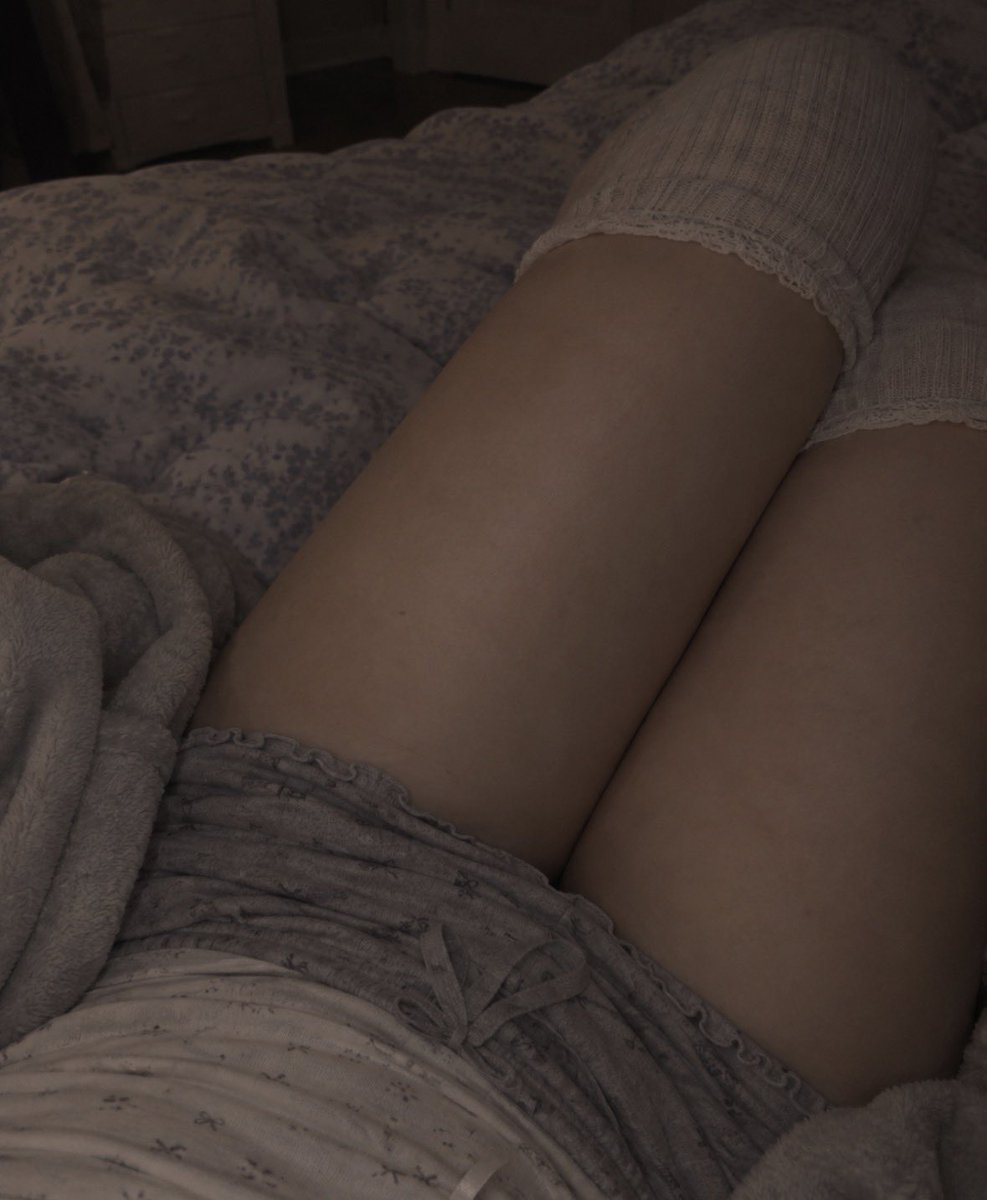 fawnsprinkles's tweet photo. cozy kitty <3 https://t.co/iIq05KrWQ0