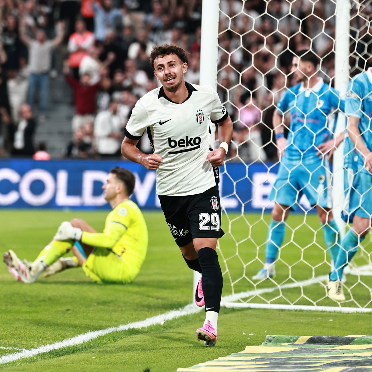 asistanaliz's tweet photo. İlhan Fakılı, Golden Boy anketinde zirvede.

Kullanılan 107.095 oyun 54.249’unu alan İlhan Fakılı, %50.7 ile oy oranıyla anketi 1. sırada götürüyor. https://t.co/mCHdglMmTJ