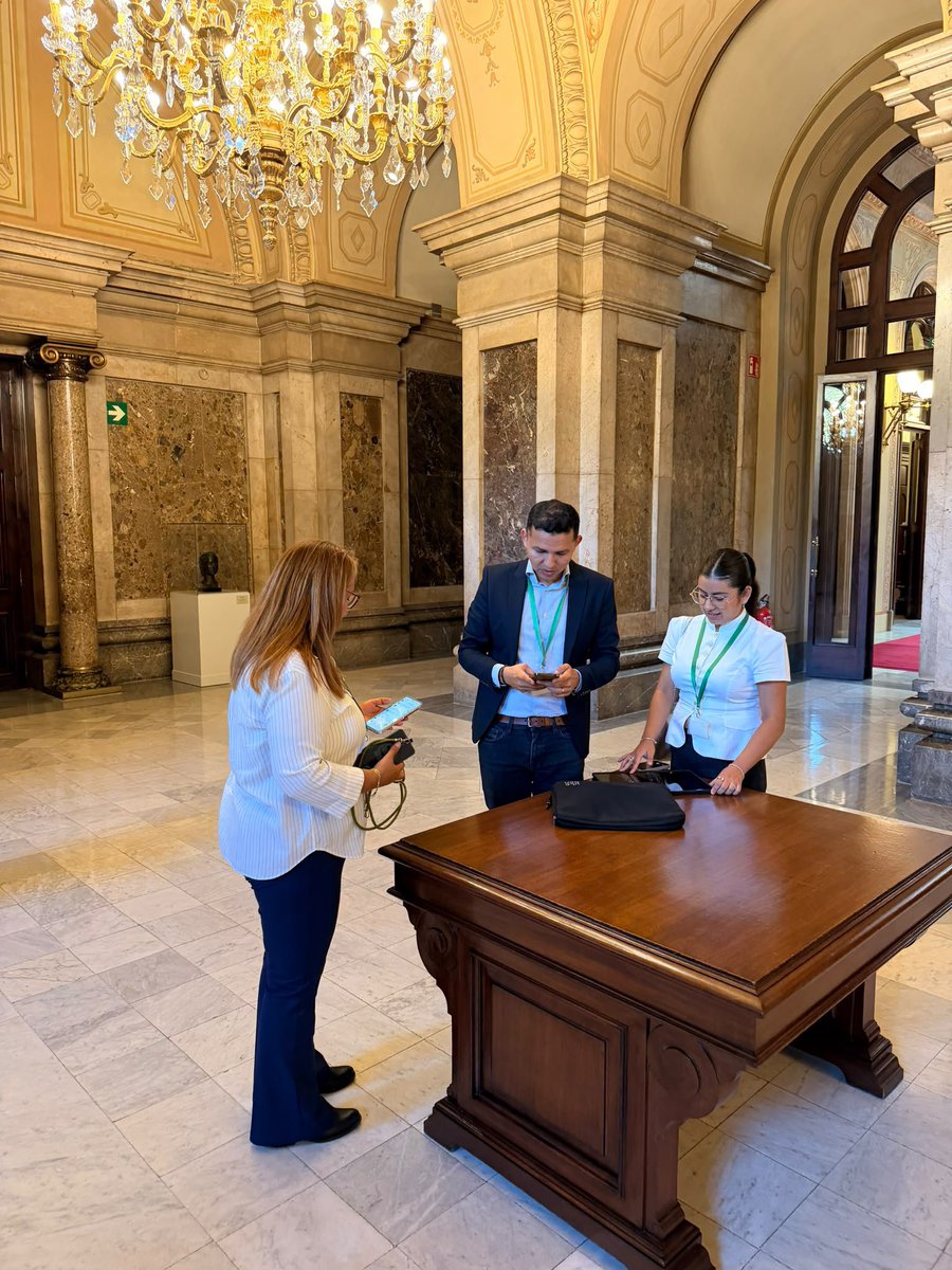 jorgeluisespin_'s tweet photo. @RC5Oficial @RC5Europa @parlamentcat @Esquerra_ERC @GustavoMateusA @RC_5Manabi Nos cierran las puertas allí, las abrimos aquí en Europa. Ayer la Delegación de RC5 EAO logró que en el #ParlamentDeCatalunya nos escuchen y que 4 fuerzas políticas alcen la voz por Ecuador. Esto es valentía, trabajo y esfuerzo. No nos han vencido. ¡Aquí nadie se rinde! HLVS ✊🇪🇨 https://t.co/9tsoCFIvsP