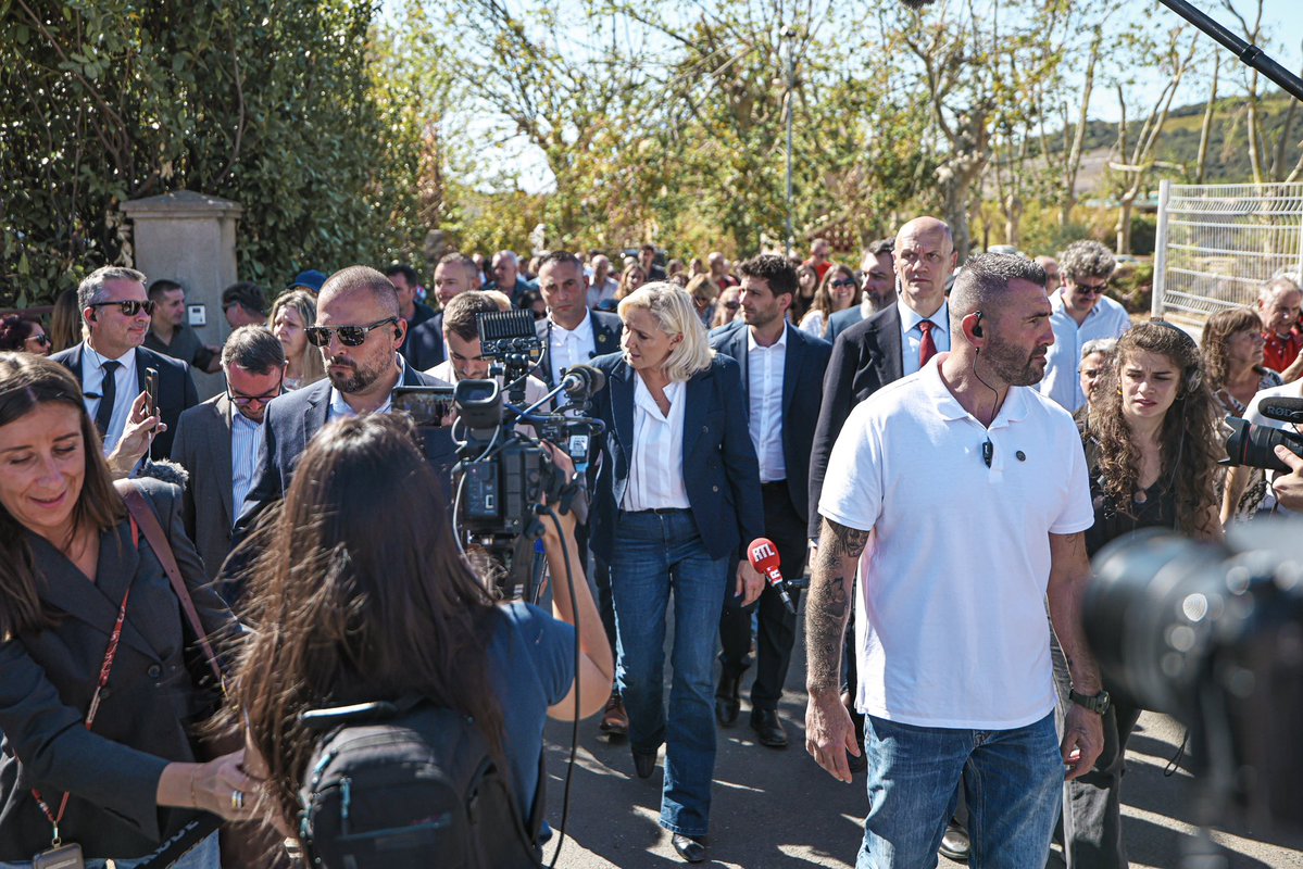 MLP_officiel's tweet photo. Je me devais de venir au soutien de tous ceux qui ont perdu leur maison lors des terribles événements survenus à Pomas.

C’est en venant sur le terrain, en écoutant ce que nos élus, nos forces de secours et de sécurité et les habitants ont à nous dire, que nous pouvons agir au mieux.