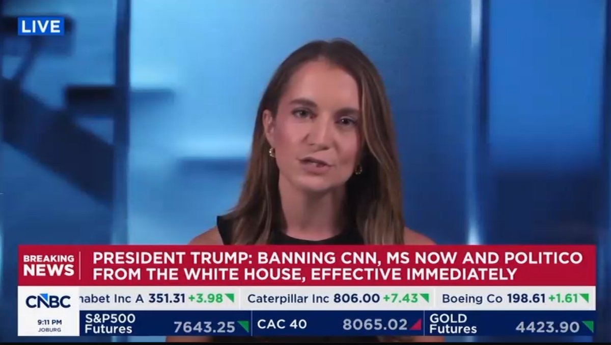 hell00oooAgain's tweet photo. @realDonaldTrump is banning #cnn and many more. Breaking news ... https://t.co/Ggu69qVNDc