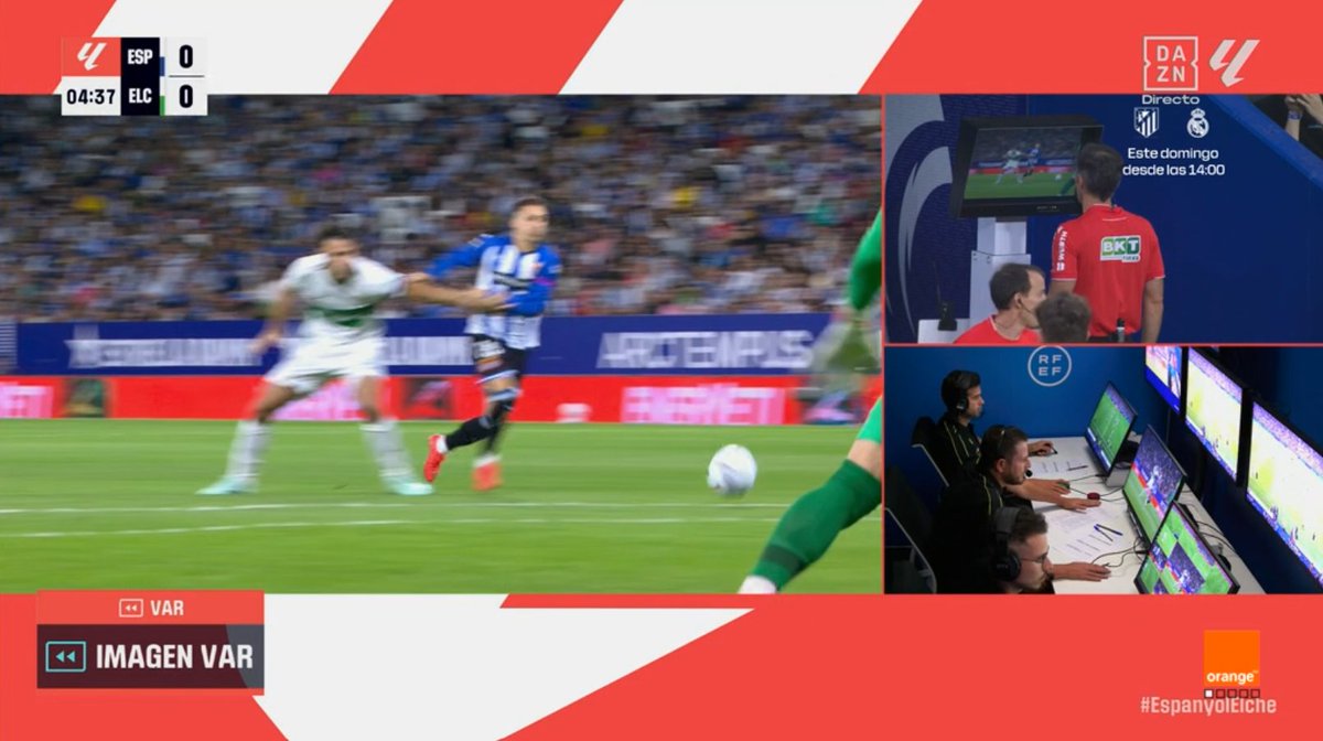 ArchivoVAR's tweet photo. 🖥️💥 El VAR tuvo que subsanar un gravísimo error de González Esteban.

👉🏻 Redondo agarra por el brazo a Bryan Zaragoza cuando se quedaba mano a mano con Dituro.

✅ 𝗘𝗦 𝗥𝗢𝗝𝗔 𝗗𝗜𝗥𝗘𝗖𝗧𝗔.

▪️ El colegiado vizcaíno, de forma incomprensible, no apreció la infracción. https://t.co/8ukBqfNQhr