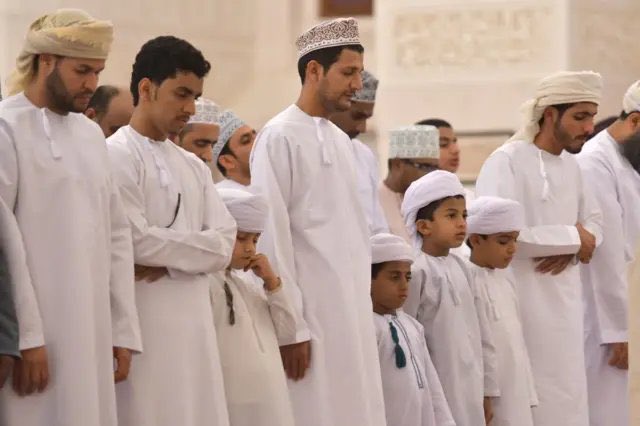technologyun's tweet photo. أيها الطائفي والتكفيري والداعشي 

لأن تصل بلدك إلى ما وصلت إليه #سلطنة_عُمان من التسامح الديني والمذهبي 

🤷🏻‍♂️🤷🏻‍♂️😅 https://t.co/JbrWVkbFvA
