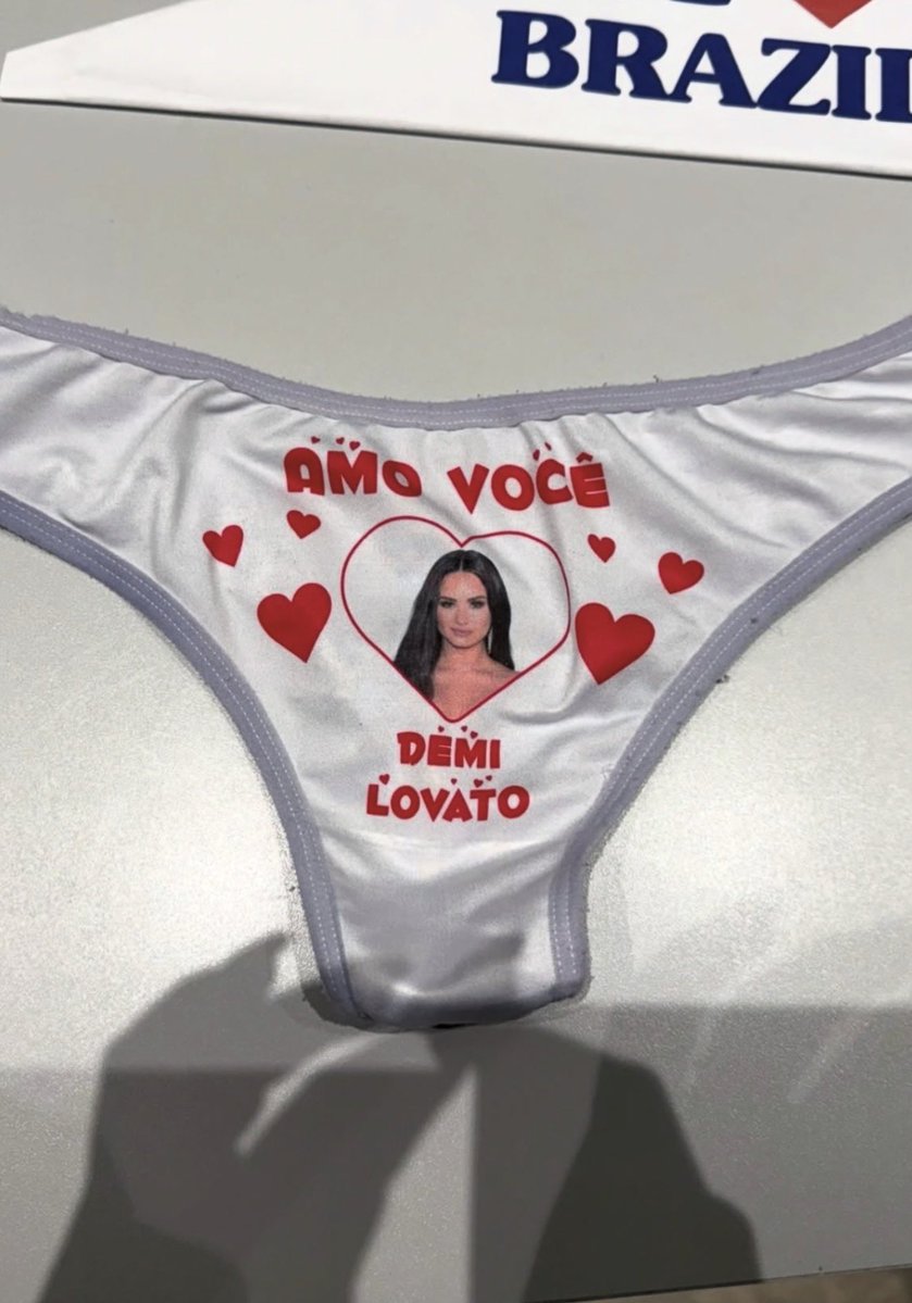 poptime's tweet photo. Demi Lovato via Instagram mostrando a calcinha que ganhou de um(a) fã durante sua viagem ao Brasil 🗣️ https://t.co/dXWuY3AcaJ