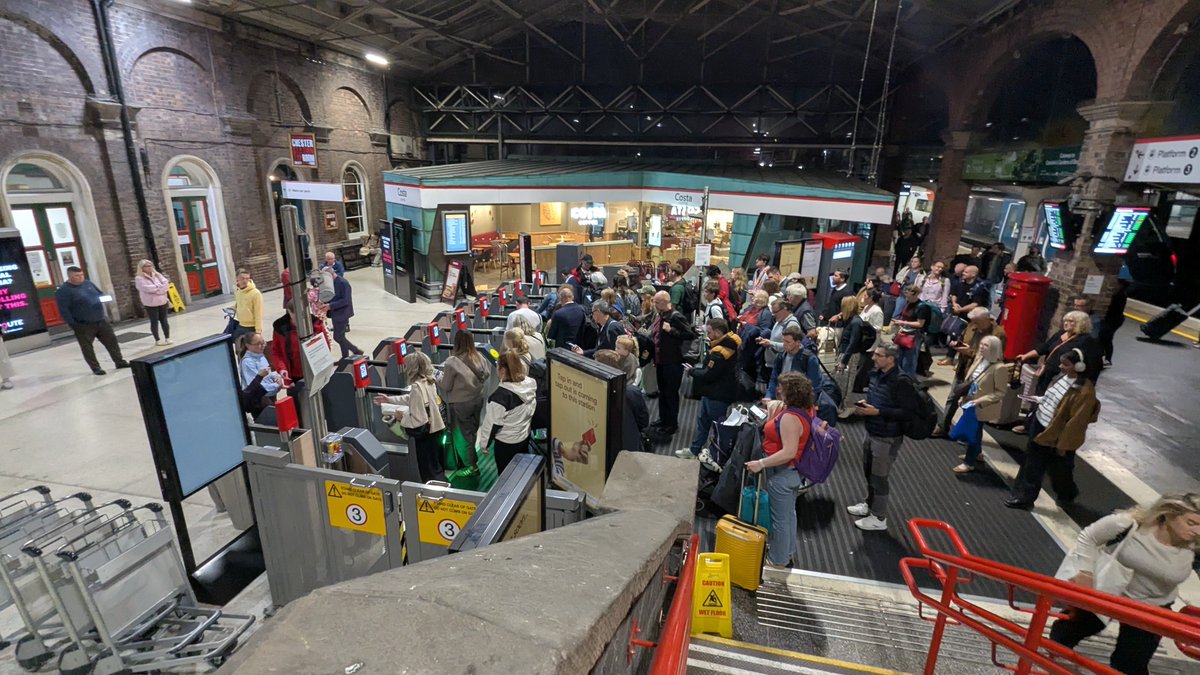EngFocus's tweet photo. Glad to see the new barriers at Chester have hel....... oh wait 😬 https://t.co/AVcRFRCFY7