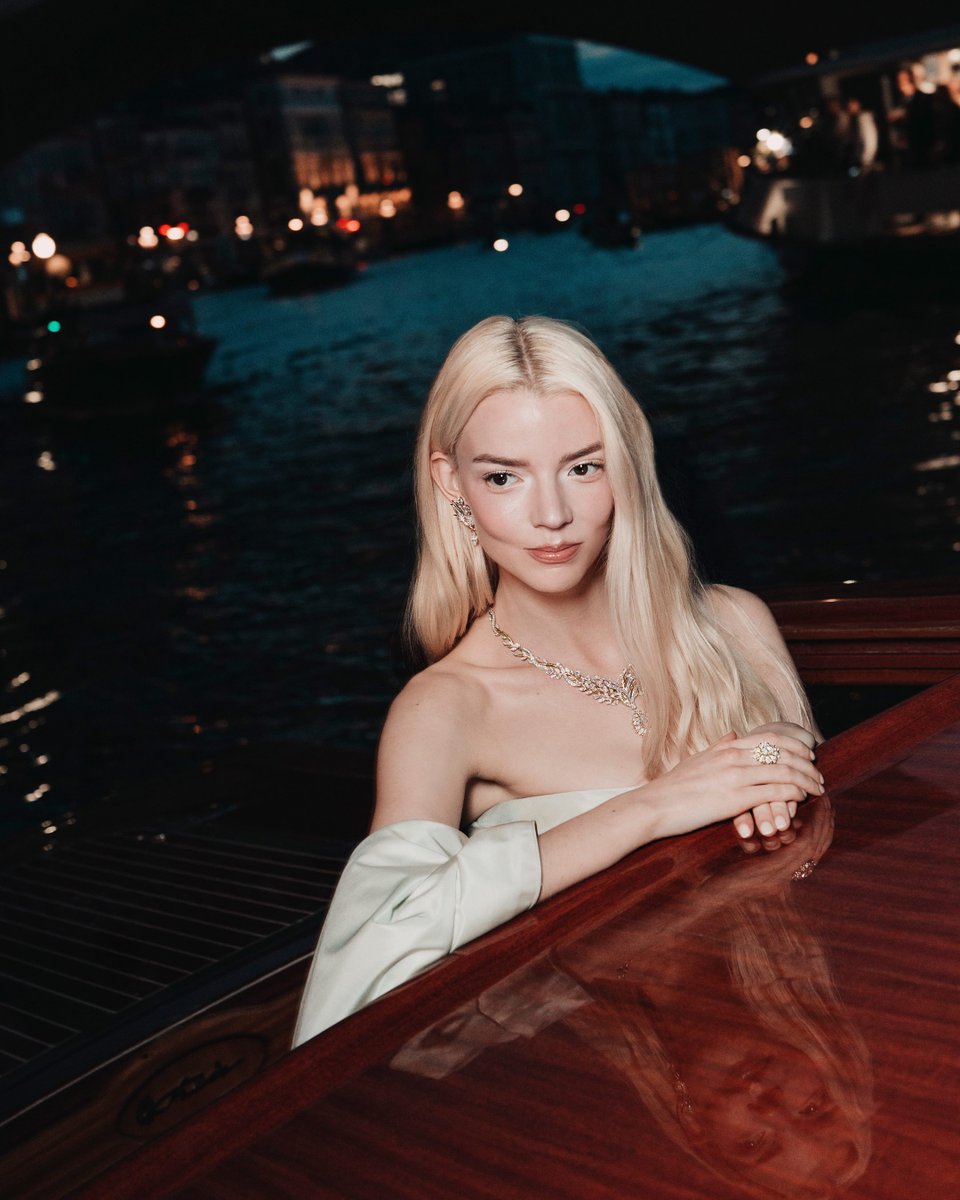 TiffanyAndCo's tweet photo. House ambassador Anya Taylor-Joy attends the Blue Book 2026: Hidden Garden event in Venice wearing the necklace and ring from the Vine chapter. A radiant expression of nature’s beauty, the new designs feature hand-engraved 18k gold ribbons that wrap around mixed-cut diamonds, evoking the graceful movement of climbing vines. 

#TiffanyAndCo #TiffanyBlueBook #TiffanyHighJewelry