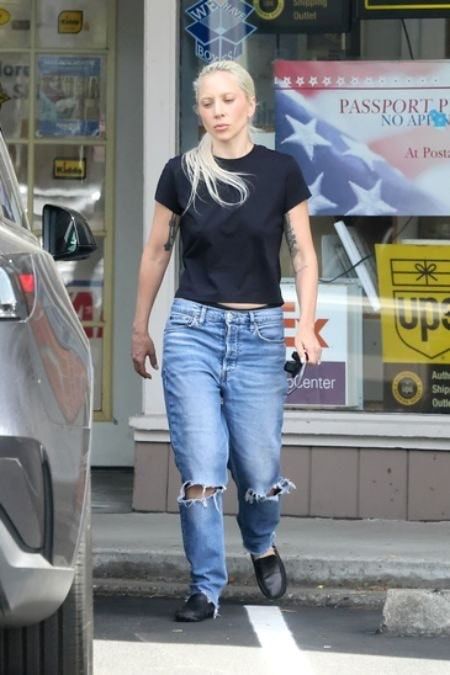 ladygaganownet's tweet photo. Lady Gaga in California last month (August 22). https://t.co/xLv6EqRVnc
