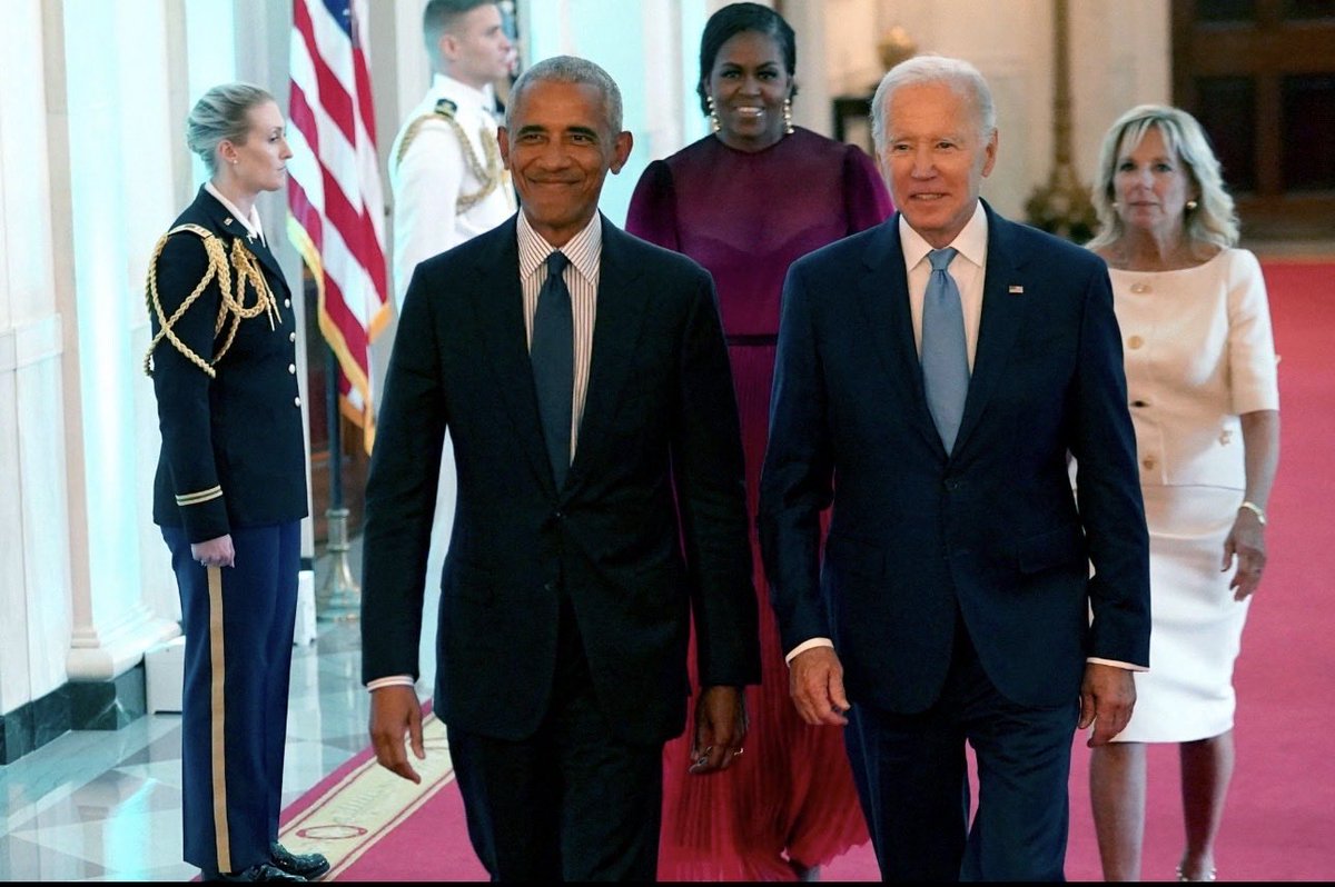 Miti_Blue2's tweet photo. Who else misses class &amp; dignity at the White House? ✋🏻 https://t.co/AZuf3tJ2Y6