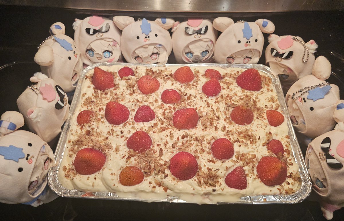 phoenixdawwn's tweet photo. Hi Fuwawa, Hi Mococo! 
Thinking of both of you and hoping that you're doing well.
It's a rainy Friday here so I had some time to make my usual strawberry treat and this time there's lots of little fluffy and fuzzy mouths to share it with!
#FuwawaSupport #MococoSupport #FUWAMOCO https://t.co/WuH5IzBAZ7
