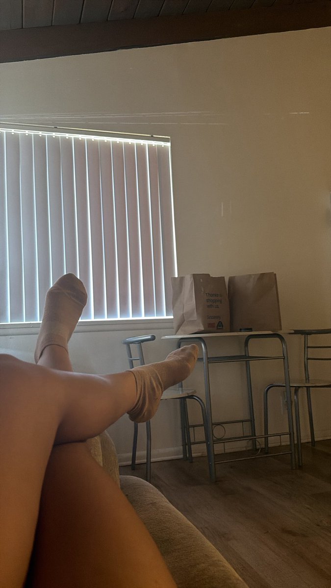 AshMtz19's tweet photo. Just relaxing at home.💋🇺🇸 https://t.co/6bnMgFYeun