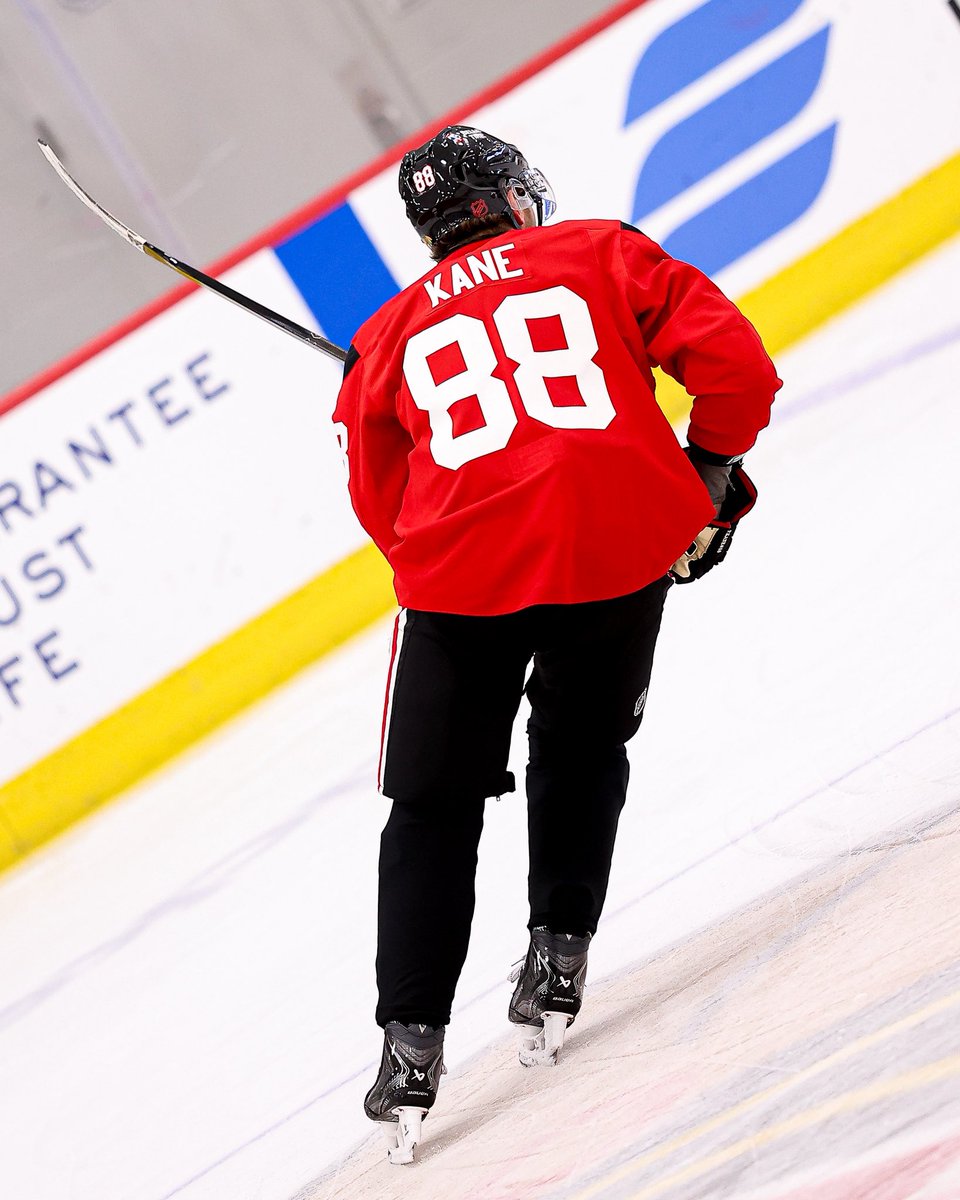 NHLBlackhawks's tweet photo. and your daily dose of 8️⃣8️⃣👏 https://t.co/aaM1ZbLl9z