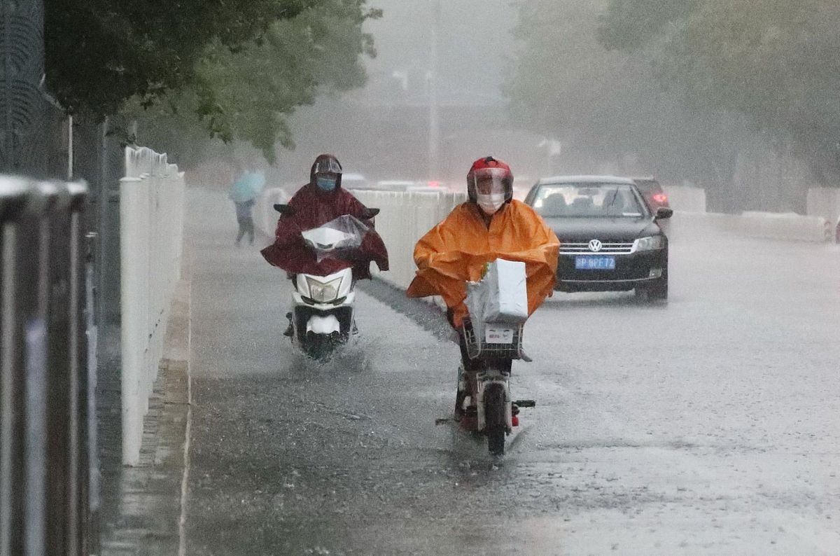 appropriate_999's tweet photo. Just got lost in a rainstorm, a stranger pulled over and gave me an umbrella without asking for anything back. Kindness hits different in small, unexpected moments. https://t.co/qA54rfRS4A