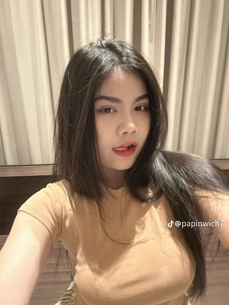 Timgoka's tweet photo. @nom8899990754 เป็นไง ร่องนม https://t.co/r2U31pjCyO