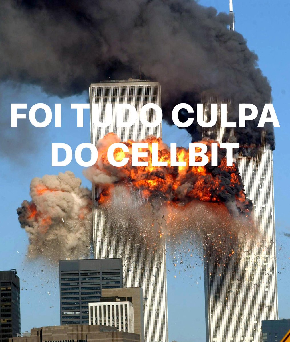 emsousaz's tweet photo. galera caso não tenha ficado claro: essa conta aí é de alguém que afirmou ser um funcionário da hybe, porém não existe prova nenhuma disso e a conta já sumiu, parece ser tudo uma grande fanfic e caso queriam jogar a culpa em alguém culpem o cellbit https://t.co/AaPnE81EzD