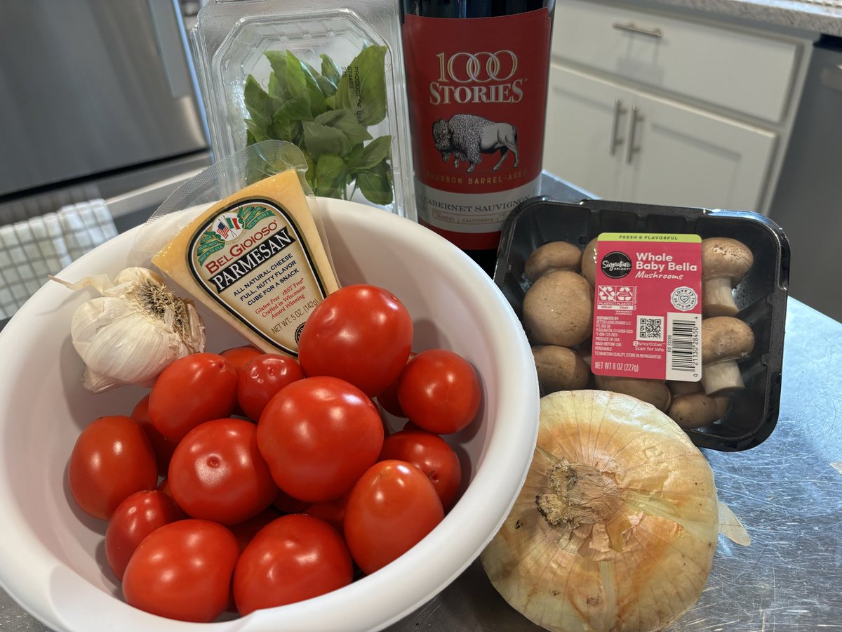HardingCooks's tweet photo. No reservations. Just start the night in a pan and cook like you mean it!!
Lost In The Sauce coming soon
#lostinthesauce #cookbook https://t.co/m7NT95doPi