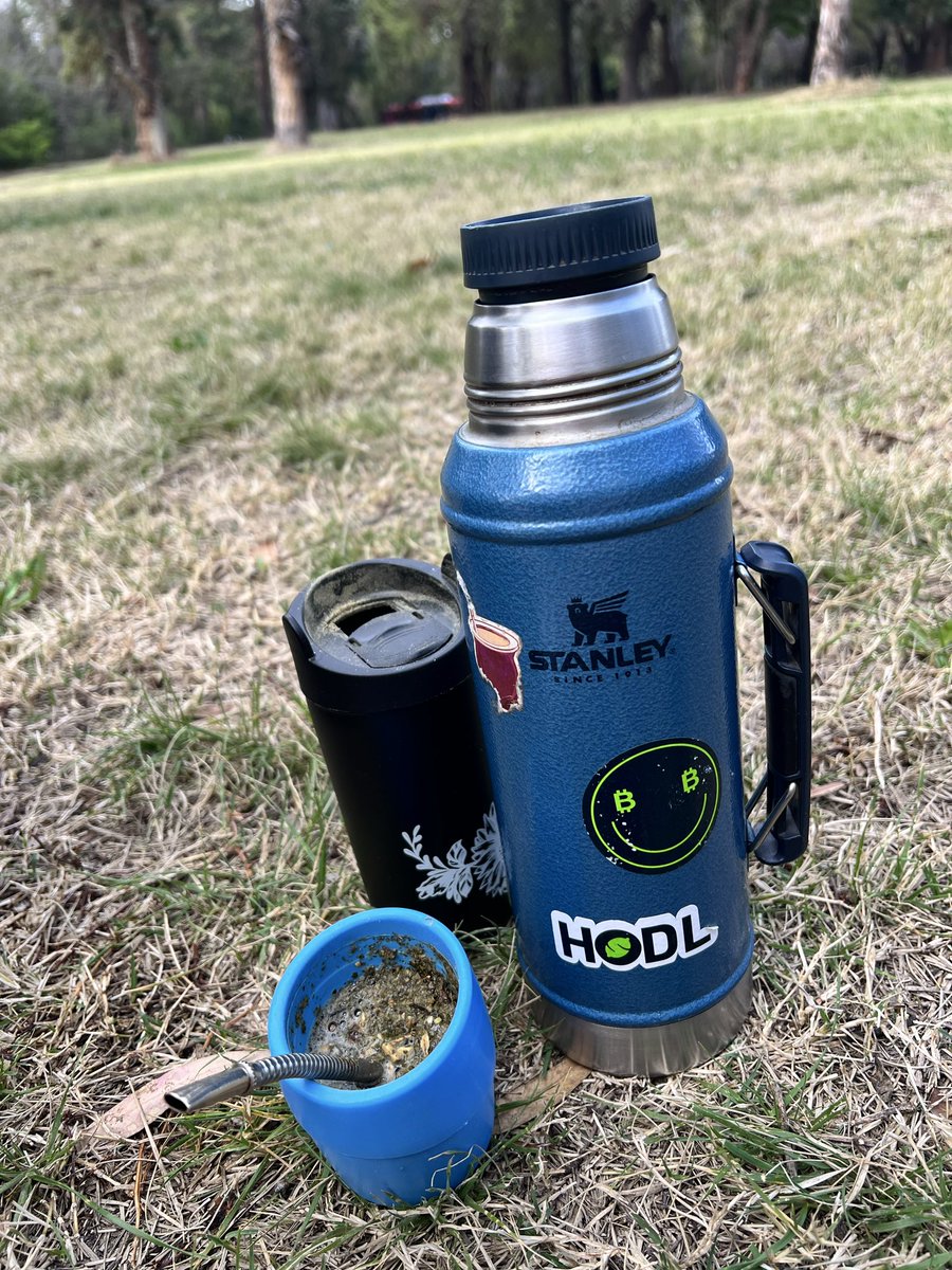 ezeoficalok's tweet photo. Salir a tomar mates solo 😭 hacer todo solo no es lo mío pero así es la vida https://t.co/CFrLpVoDZg