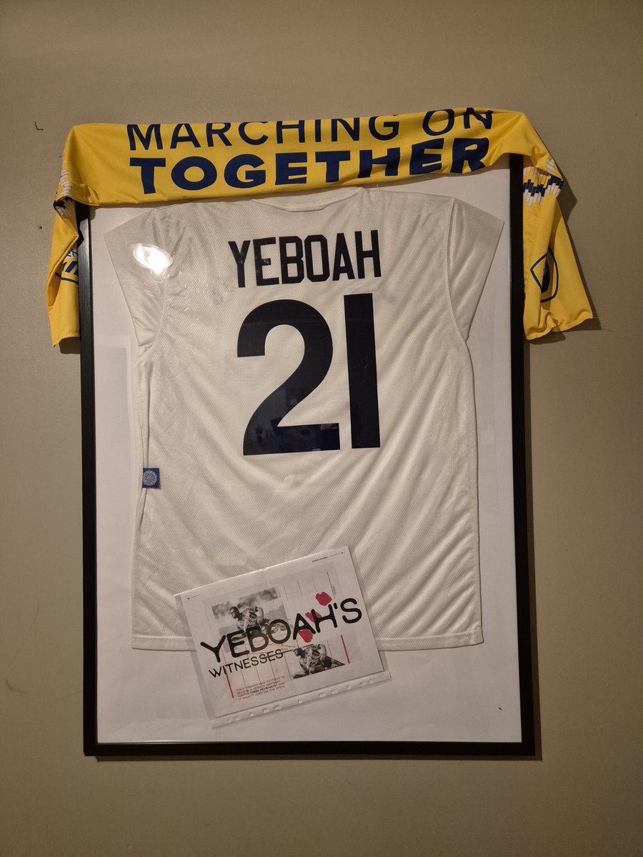 ArthurNuman1's tweet photo. @iGerLynch Loved Yeboah! Don’t remember which Leeds match this is from, but this match-worn shirt was a Christmas present from my son some years ago 🤍💙🦚 #lufc https://t.co/TmRHuuAvOU