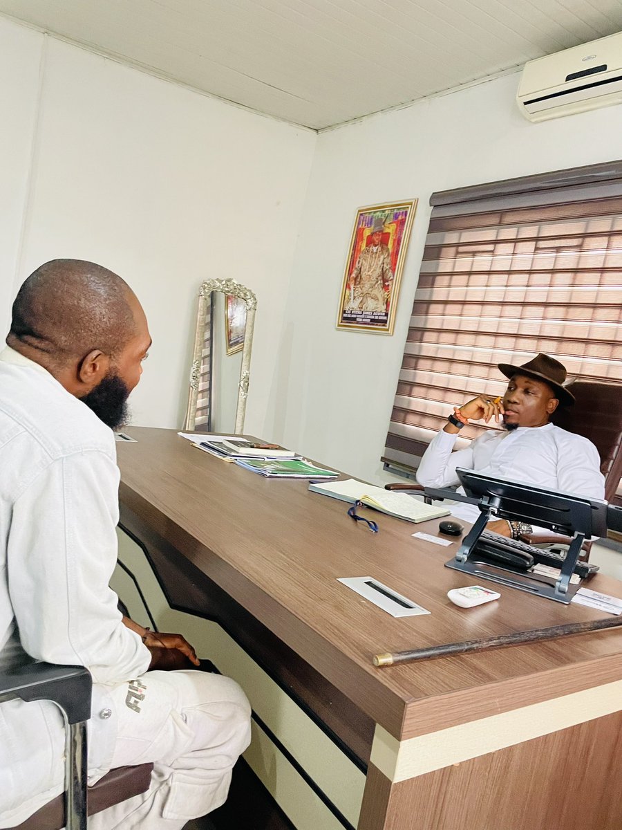 IkwerreDance's tweet photo. COURTESY VISIT: IKWERRE MEDIA MEETS CHIEF NYEMA JAMES AGWOR

Today, Ikwerre Media Team paid a courtesy visit to the Chairman of Walden Wezina Group, Chief Nyema James Agwor, also known as Rishi Dike Ognwu Wadakam II Ekinigbo and Rumuoro, Wezina Ogbakiri.

Credit: @IkwerreMedia https://t.co/m3id2PH5Zr