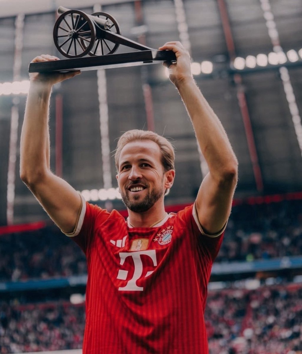RaynMaldini's tweet photo. 🚨 𝗥𝗘𝗖𝗢𝗥𝗗: Harry Kane has reached 100 Bundesliga goals in just 98 appearances for Bayern Munich, becoming the fastest player ever to reach the milestone.

The previous record was 1. FC Köln's Dieter Müller who reached 100 goals in 129 appearances in the 1970s. https://t.co/jY2rFbzUzH