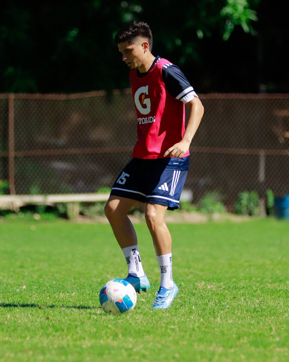 AlianzaFC_sv's tweet photo. ⚡️ | VIERNES DE TRABAJO.🔥⚽️

¡Vamos por la Jornada 11 en casa! 👊🏼🅰️

#AlianzaFC https://t.co/b7gNT1uwfe