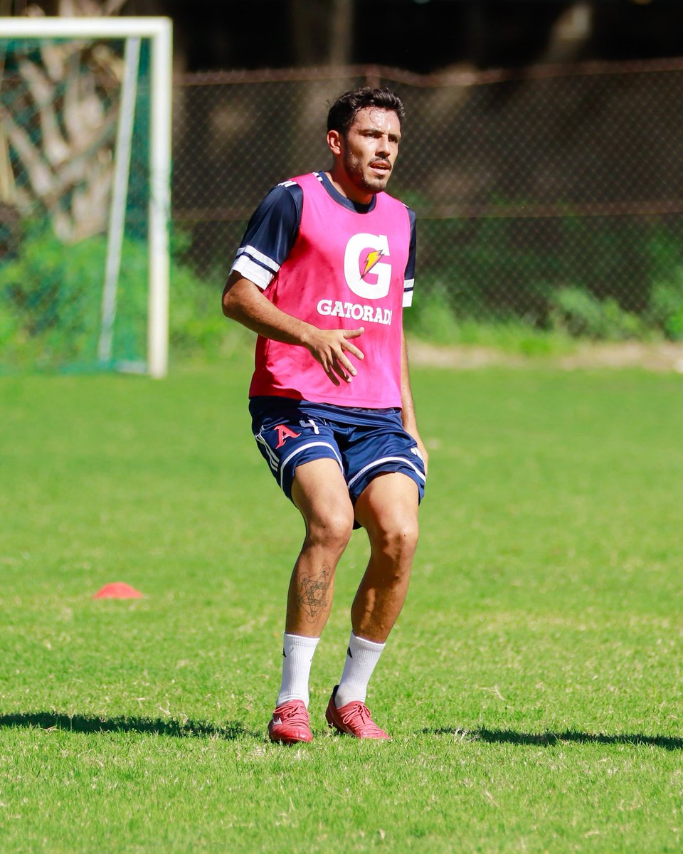 AlianzaFC_sv's tweet photo. ⚡️ | VIERNES DE TRABAJO.🔥⚽️

¡Vamos por la Jornada 11 en casa! 👊🏼🅰️

#AlianzaFC https://t.co/b7gNT1uwfe