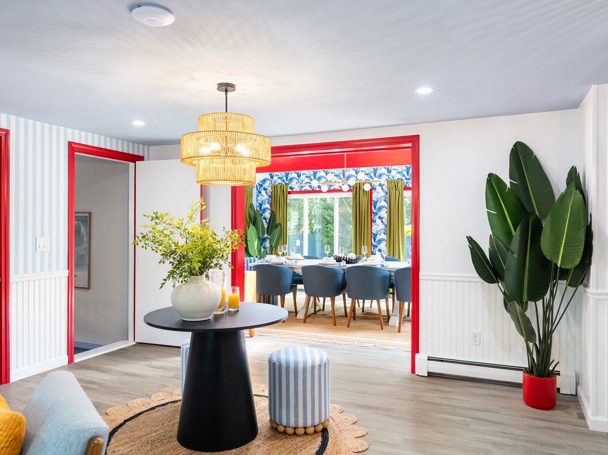 funkitco's tweet photo. This Cape Cod gem was made for a 4th of July weekend 🇺🇸⭐️

In STR design, exterior design and landscape design carry as much weight as interior design.

#airbnbdesign #rentalproperty https://t.co/1gOOLfoyuN