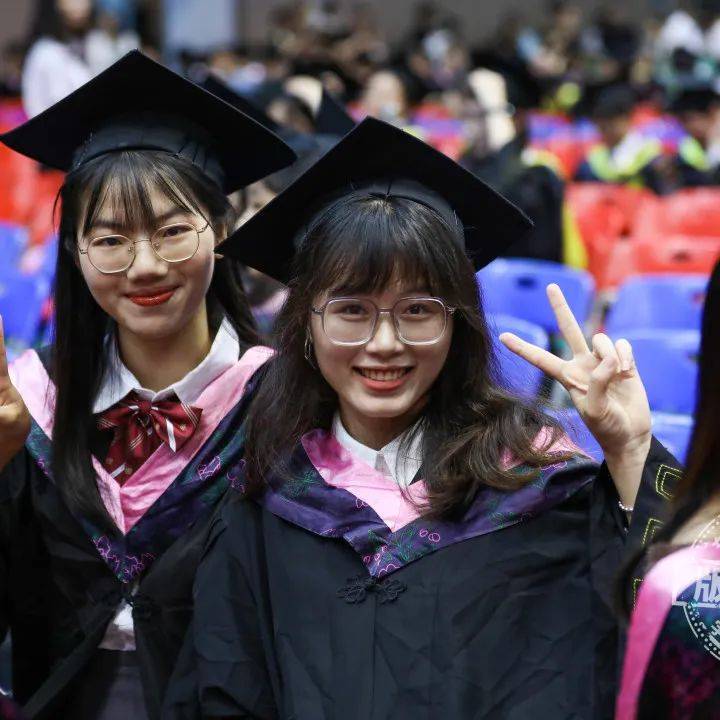 ruemmieitsmie's tweet photo. Grad mode: ACTIVATED! Walked across the stage, hugged my people, and took a million blurry (but perfect) photos. Next stop: whatever comes next. Grateful for every laugh u0026 late night that got me here  #ClassOf2024 https://t.co/VqKXsC8i2x
