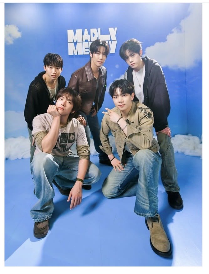 nflyingukradio's tweet photo. Find us streaming on stationhead

https://t.co/am25IcQMRb

#nflying
#ontour https://t.co/9aWMYsgtdr