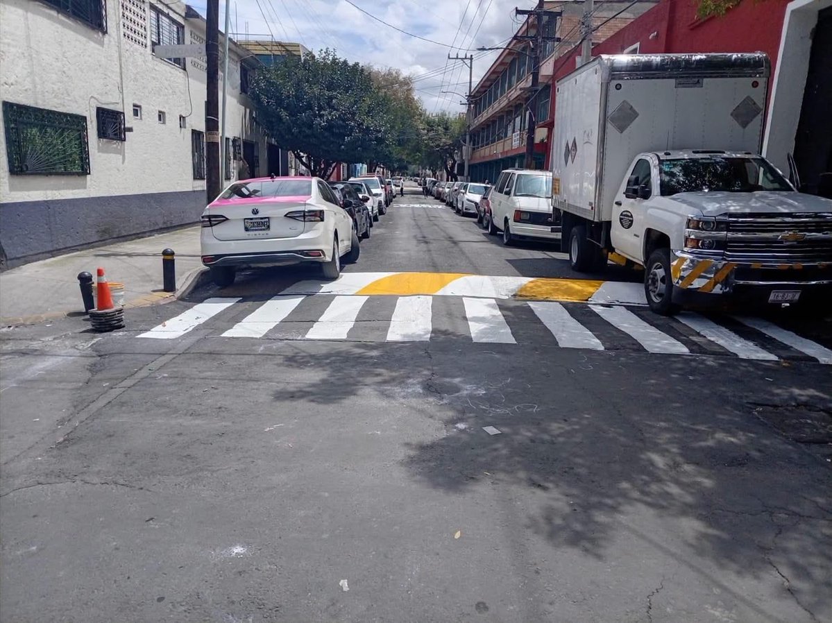 evelyn_parraA's tweet photo. ¡Espacios escolares más seguros y ordenados para nuestra comunidad!

En la escuela "Participación Social", de la colonia Valle Gómez, la Coordinación Territorial Morelos realizó trabajos de #balizamiento que contribuyen a mejorar el entorno de nuestra comunidad.

Estas acciones hacen la diferencia. ✨🏫🎒

#EvelynParra #VCarranza #EscuelaSegura #LaEnergíaQueTransforma