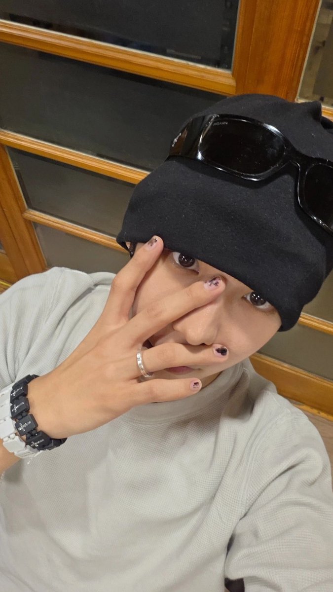 dar00_'s tweet photo. 네일이야?? 네임펜그린건줄알았어.. https://t.co/M2YJ59L8hc