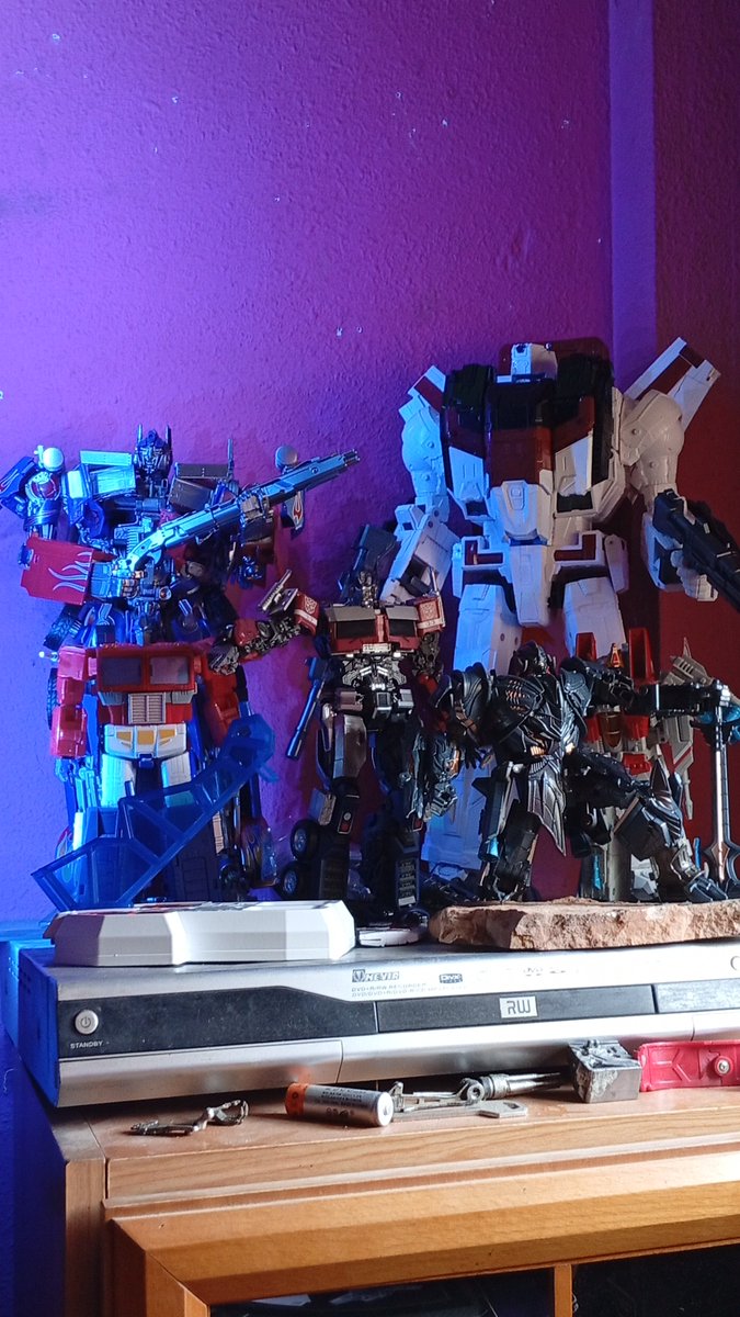 conejatoralmade's tweet photo. @BeyondHUpdate Transformers fans Almadén https://t.co/IrWOdMsLGP