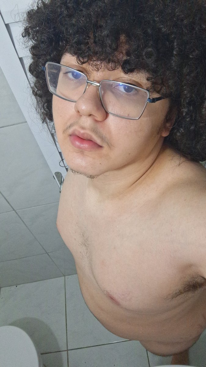 bellyboyBR's tweet photo. tô carente, alguém chupa os meus peitos? 😵‍💫 https://t.co/9A3pKRuDW3
