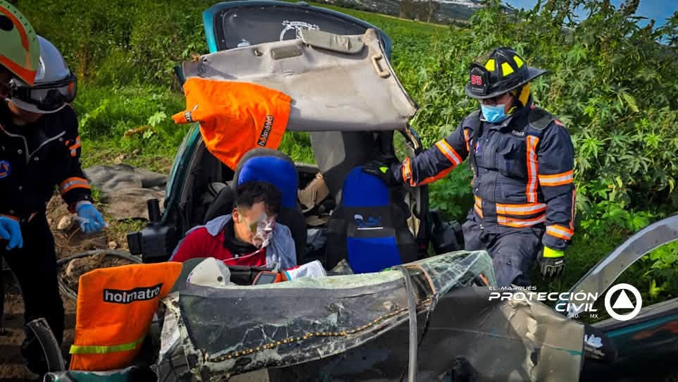 PoderCiudadanoo's tweet photo. #ELMARQUES: 🚨💥 ¡TRAGEDIA EN LA CARRETERA 500! Accidente en el acceso a Santa Cruz deja una persona sin vida, dos lesionadas y un carril habilitado 🚑⚠️
⤵
https://t.co/P3e6njA88r
📲 Únete a nuestro canal 👉 https://t.co/dQK26JQUNx
📌 ¿Tienes una denuncia? Escríbenos al 446 144 4405